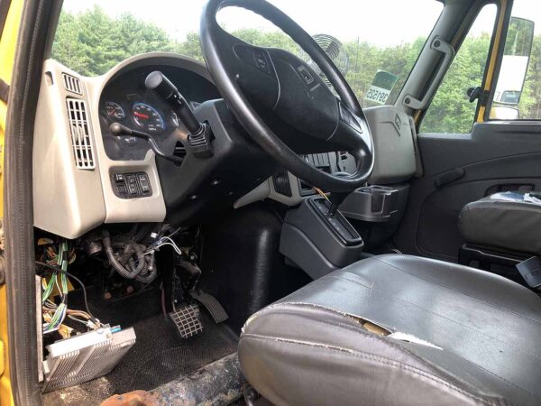 .  International 4300, 2014, 6.4L, AT-HB, 26ft Box, 90in Door, yellow, TG, N#3768 - Image 9