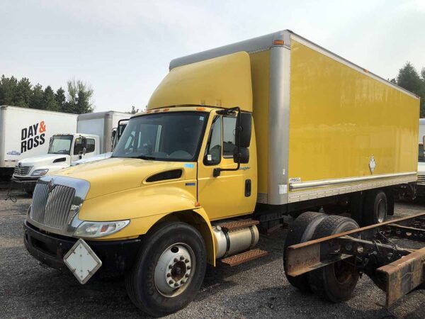 .  International 4300, 2014, 6.4L, AT-HB, 26ft Box, 90in Door, yellow, TG, N#3768