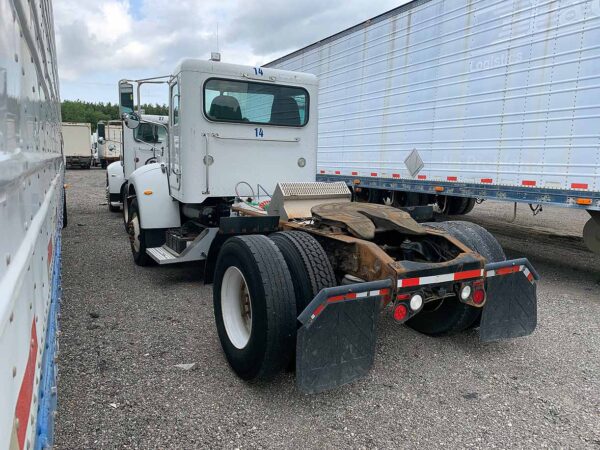 .  Peterbilt 348, 2014, Paccar 8.9L, AutoT-AirB, Day Cab Tractor, 4×2, N#6445 - Image 5