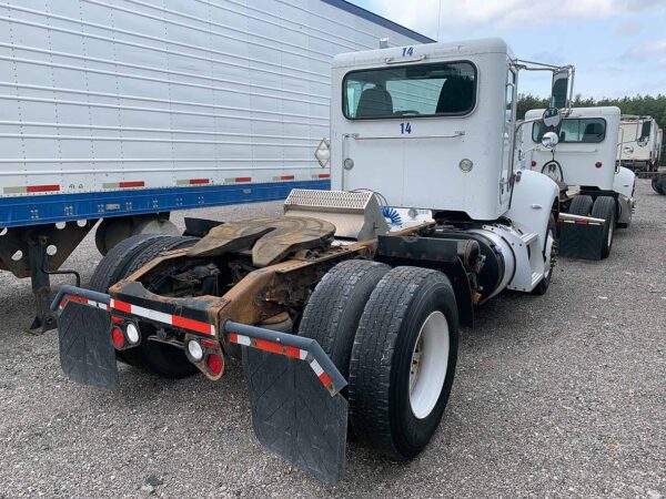 .  Peterbilt 348, 2014, Paccar 8.9L, AutoT-AirB, Day Cab Tractor, 4×2, N#6445 - Image 7
