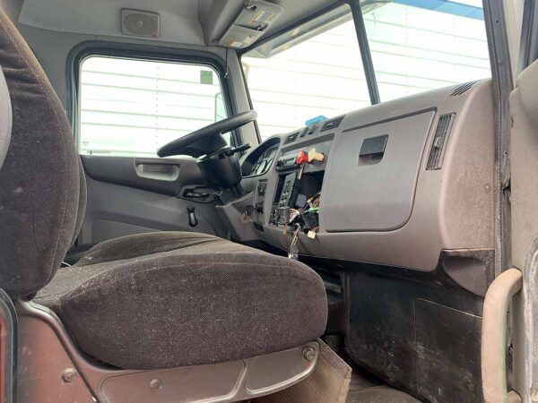 .  Peterbilt 348, 2014, Paccar 8.9L, AutoT-AirB, Day Cab Tractor, 4×2, N#6445 - Image 12
