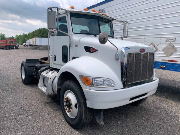 .  Peterbilt 348, 2014, Paccar 8.9L, AutoT-AirB, Day Cab Tractor, 4×2, N#6445