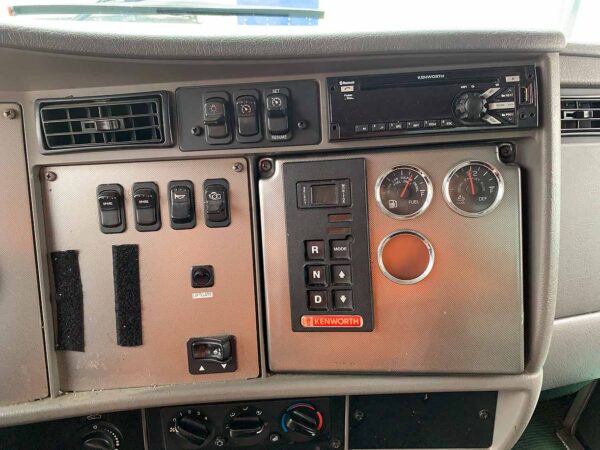 .  Kenworth T370, 2017, 6.7L, AT-HB, 27ft Box, 96in Door, TG, N#6169 - Image 13