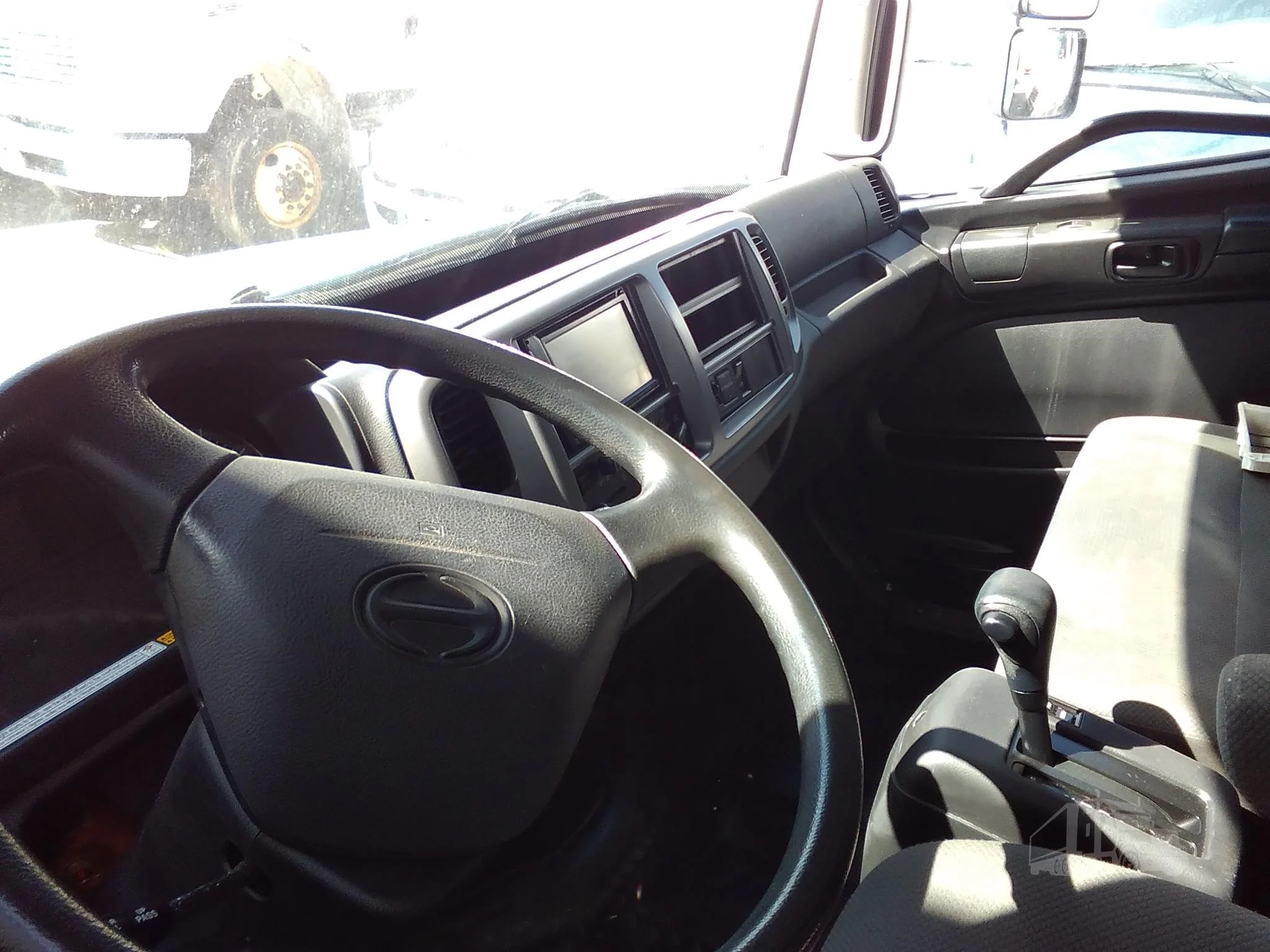 . Hino 258, 2018, 7.6L, AT-HB, 18ft Box, 84in Door, F#3941 - Image 8