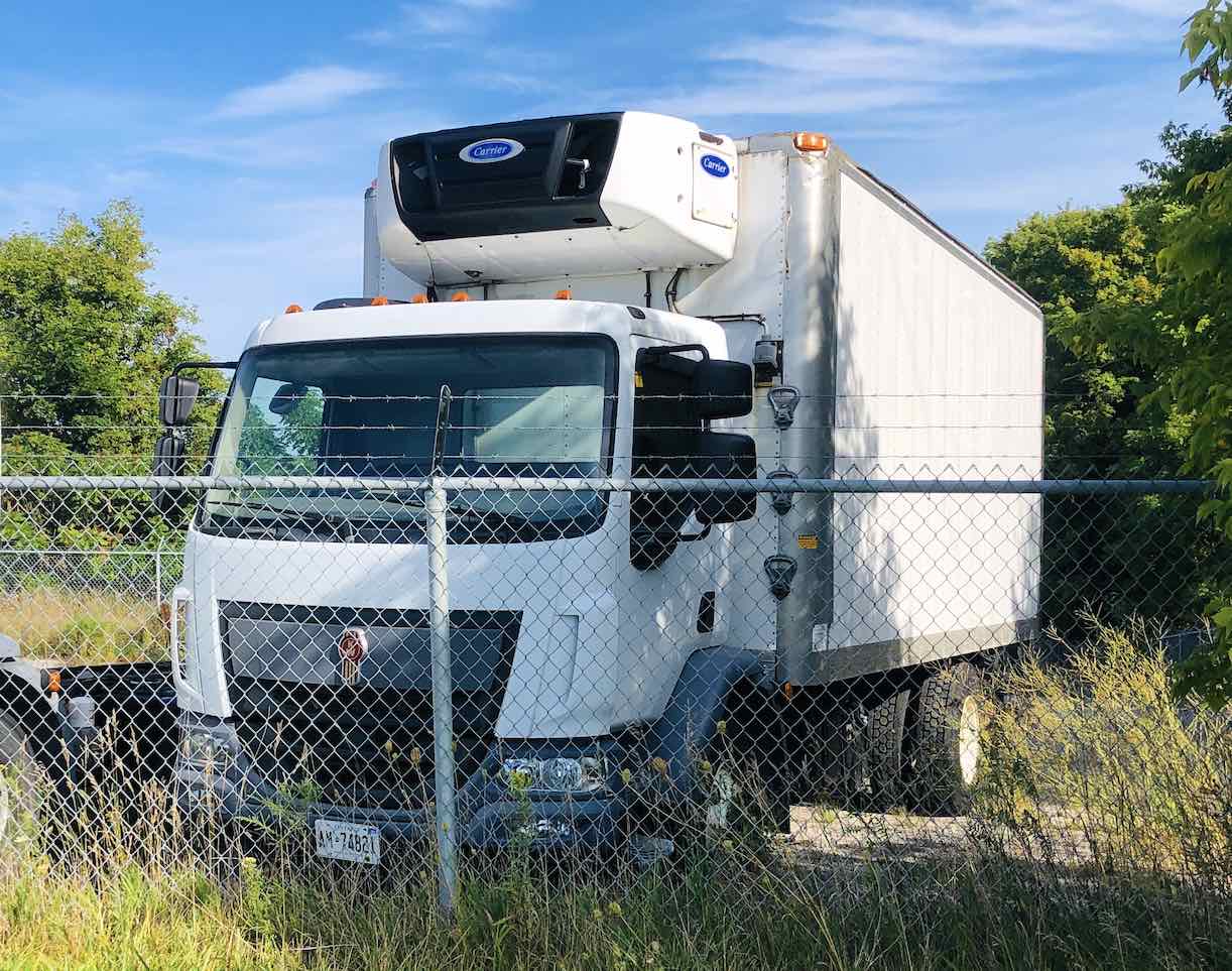 . Kenworth K370, 2016, 6.7L, AutoTran-AB, 20ft Reefer, 84in +Side Door, r, N#1338 - Image 3