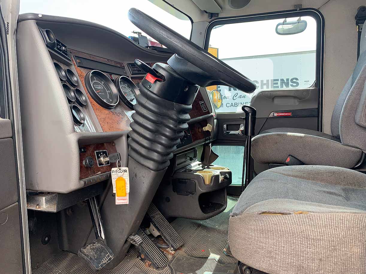 . Kenworth T300, 2008, 8.3L PX8, MT-AB, 6x4, 28ft Box, 92in Door, N#6647 - Image 8