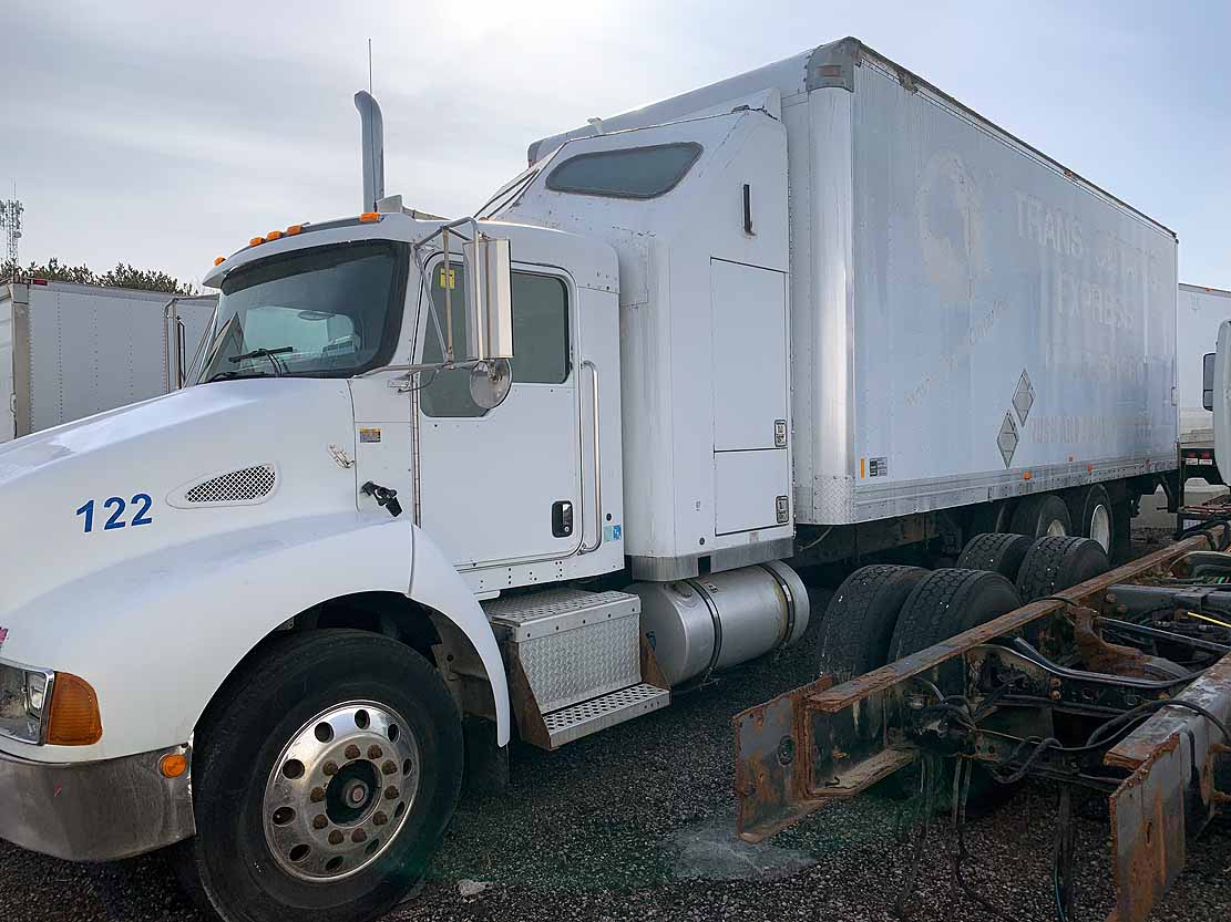 . Kenworth T300, 2007, Cummins 8.3L, MT-AB, 6x4, Sleeper, 26ft Box, 96in Door, TG, r, N#1153 - Image 3