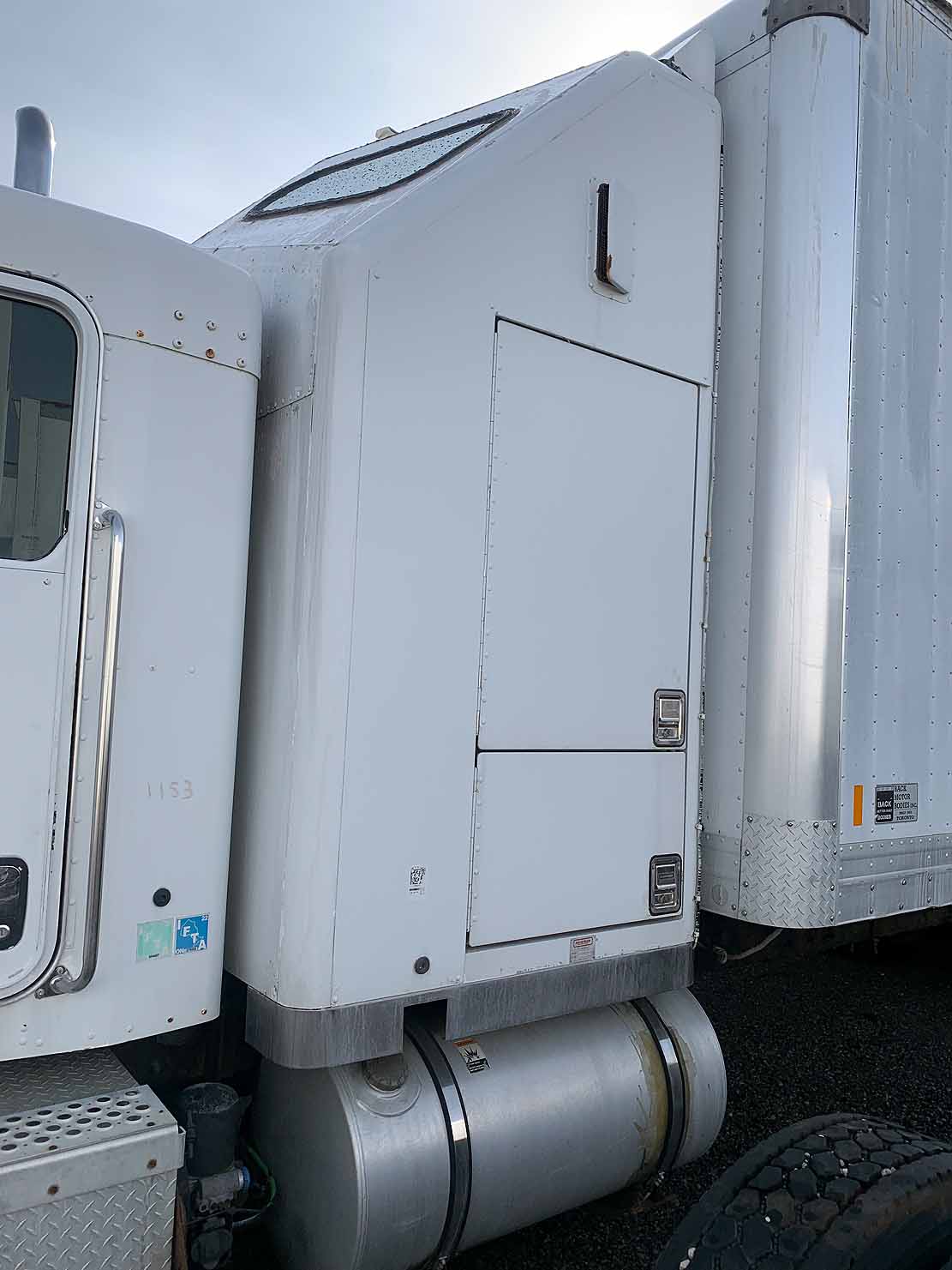 . Kenworth T300, 2007, Cummins 8.3L, MT-AB, 6x4, Sleeper, 26ft Box, 96in Door, TG, r, N#1153 - Image 4