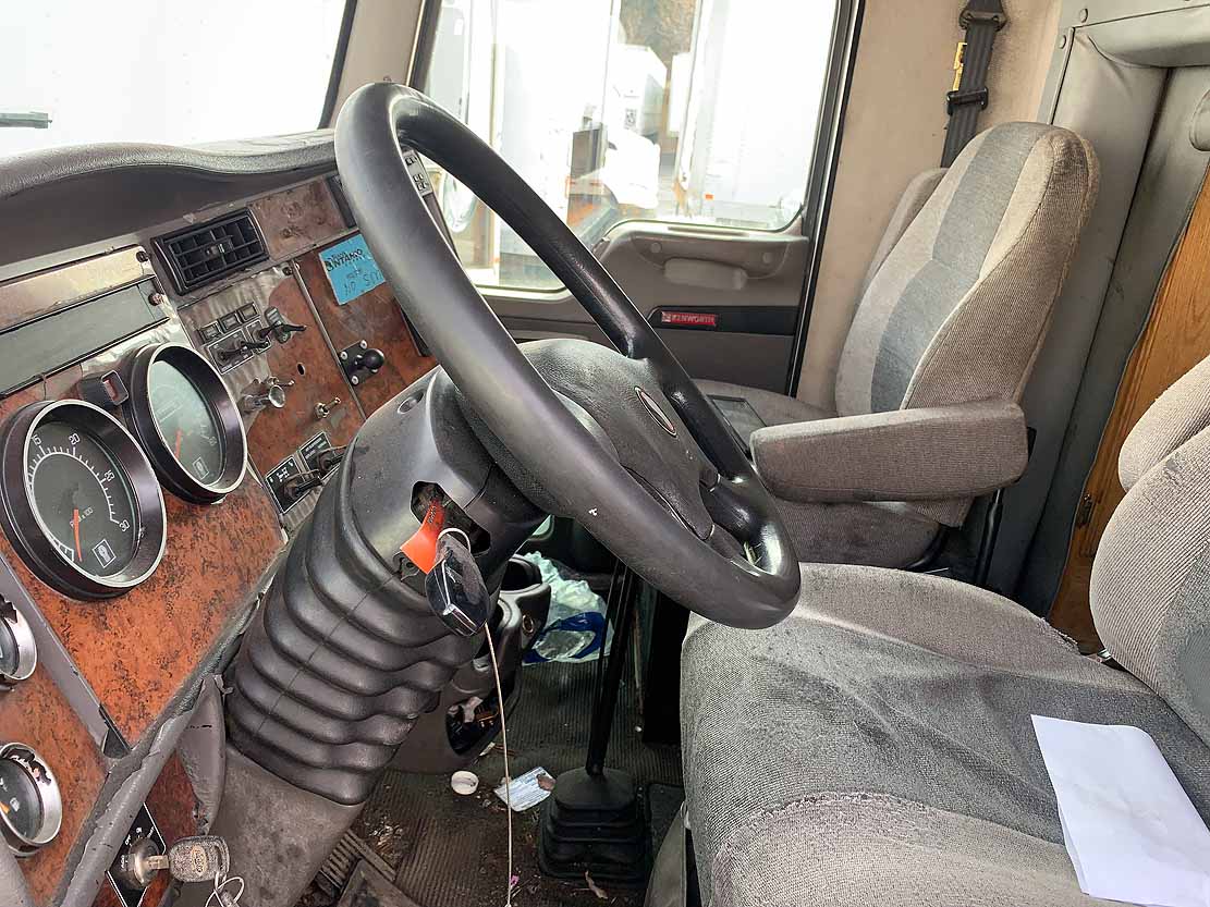 . Kenworth T300, 2007, Cummins 8.3L, MT-AB, 6x4, Sleeper, 26ft Box, 96in Door, TG, r, N#1153 - Image 48