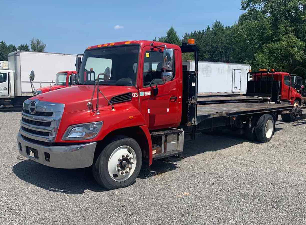. Hino 338, 2014, 7.6L, AutoT-AirB, red, 21.5ft Flatbed, NE3c#5796