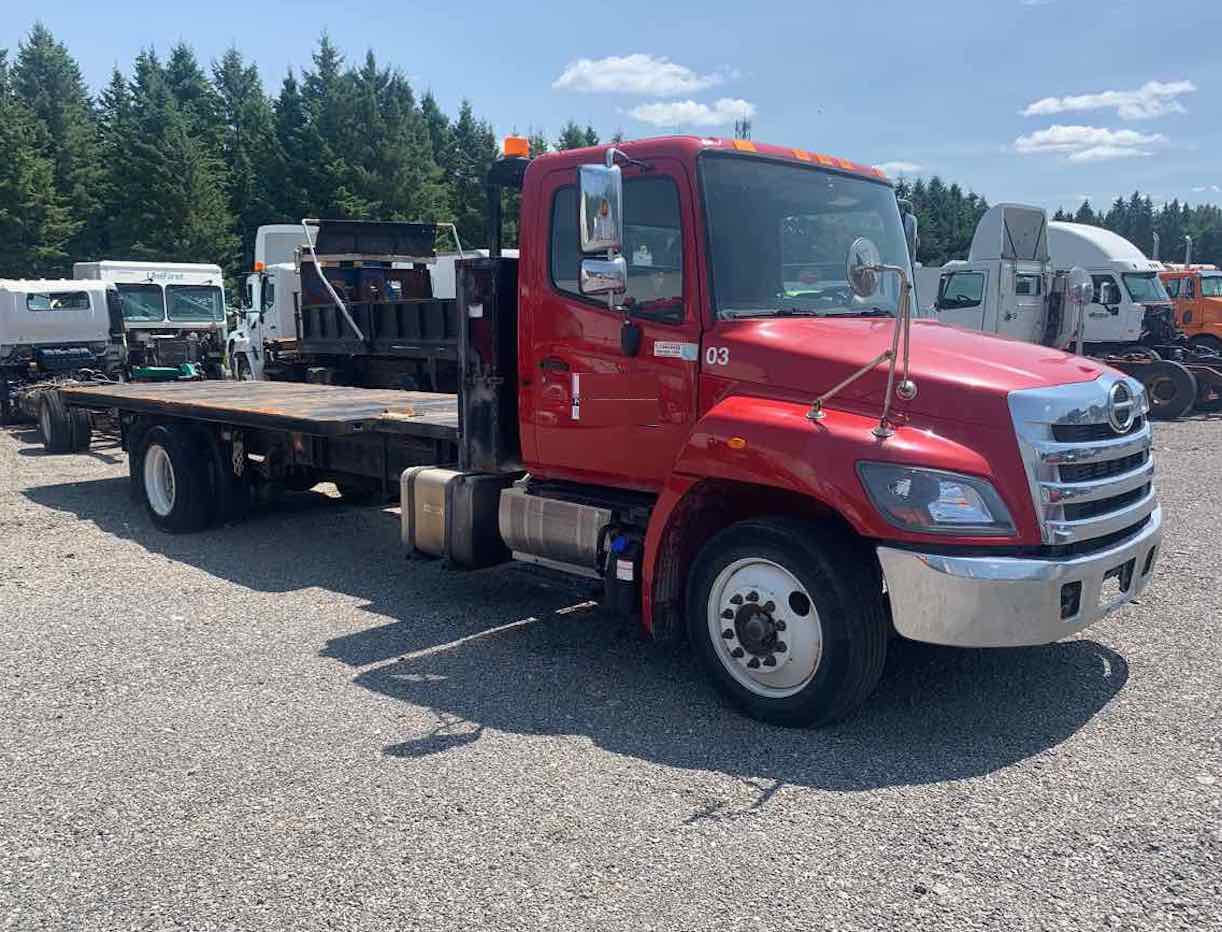 . Hino 338, 2014, 7.6L, AutoT-AirB, red, 21.5ft Flatbed, NE3c#5796 - Image 3