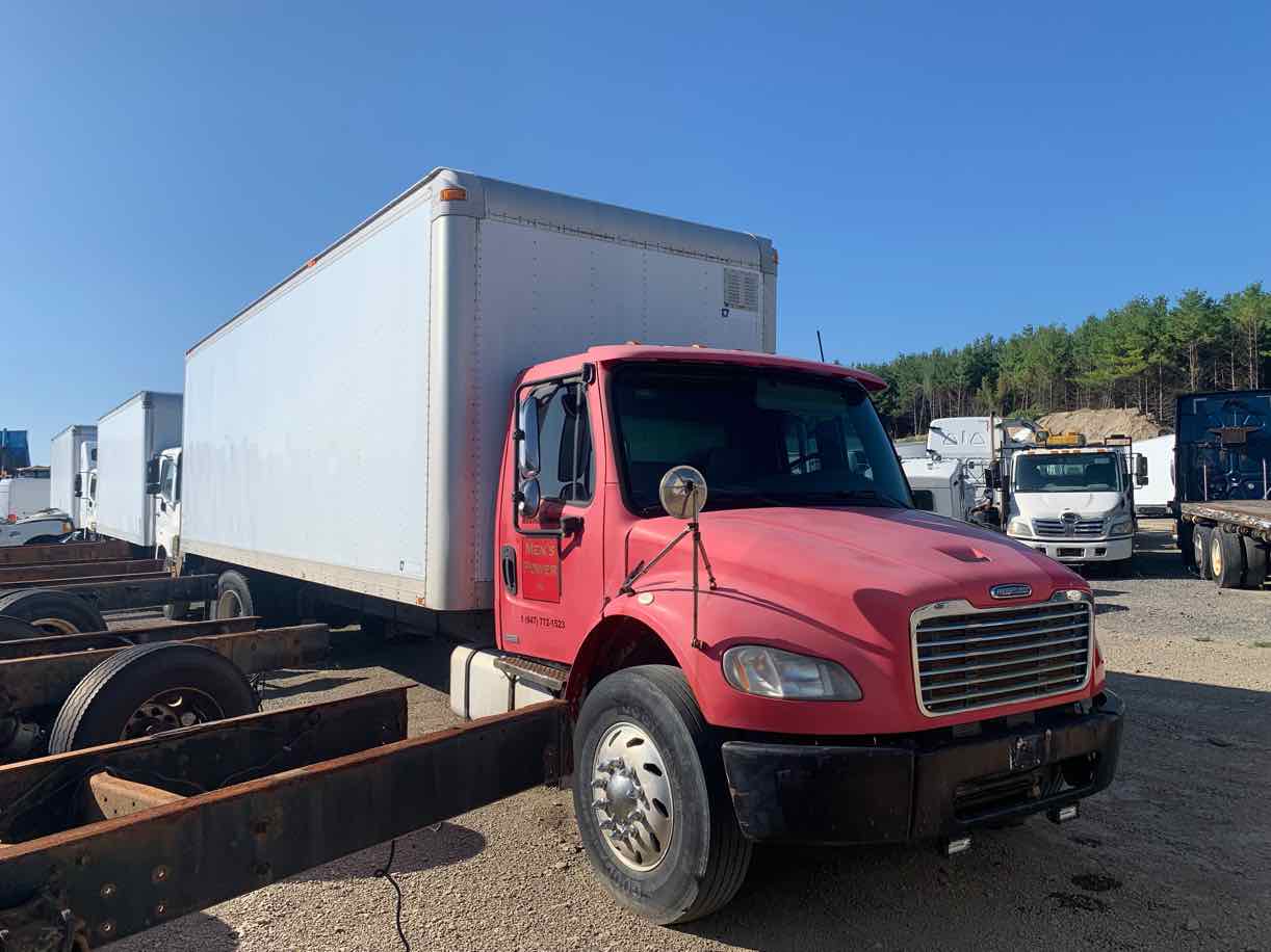 . Freightliner M2, 2007, CAT 7.2L, ManT-AirB, red, 28ft Box, 91in Door, NE7c#3918