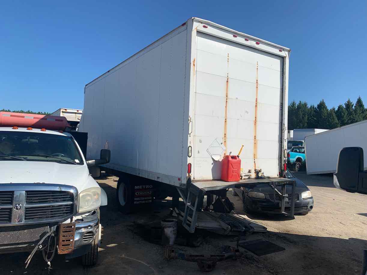 . Hino 338, 2005, 7.6L, Air B, 60in Sleeper, 24ft Box, 100in Door, 102in W, Tailgate, NE6c#0520 - Image 5