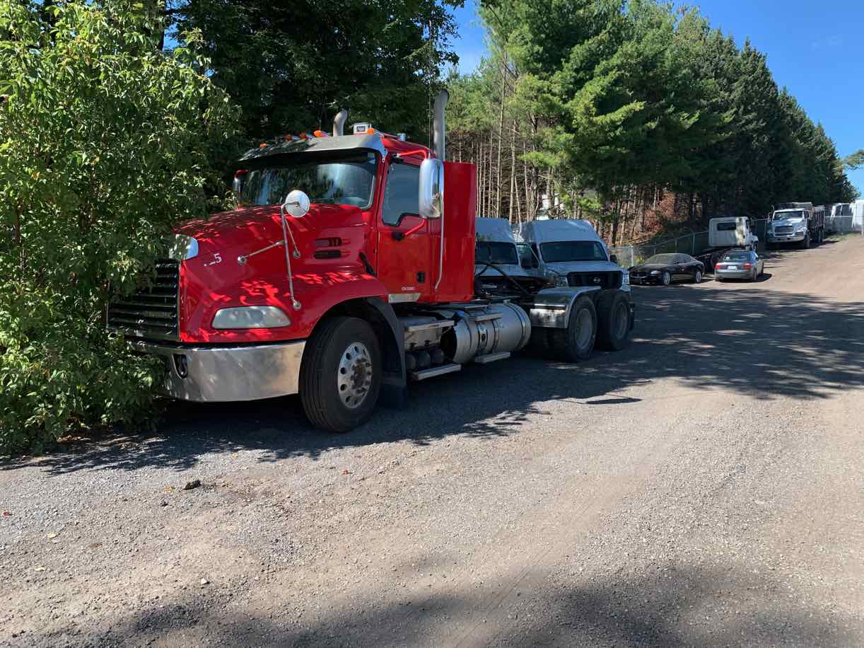 . Mack CUX613, 2012, 12.7L, AutoT-AirB, 6x4 Daycab Tractor, red, NE1w#7820 - Image 5