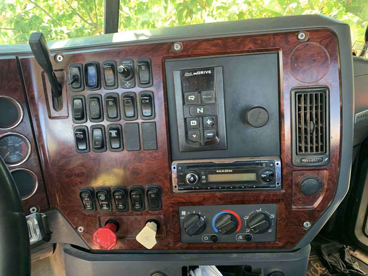 . Mack CUX613, 2012, 12.7L, AutoT-AirB, 6x4 Daycab Tractor, red, NE1w#7820 - Image 8