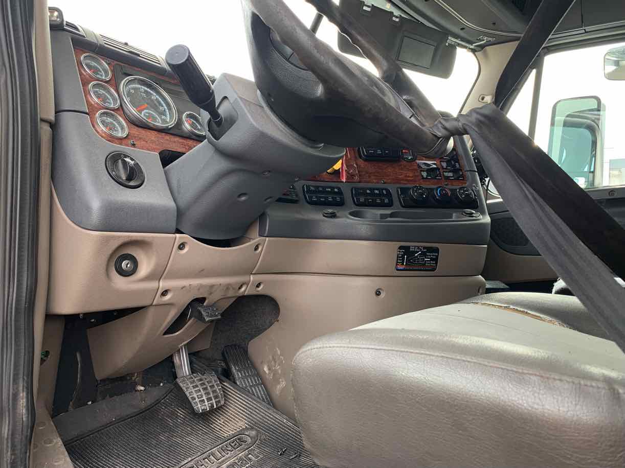 . Freightliner Cascadia, 2017, DD15 14.8L, AT-AB, 6x4 Sleeper Tractor, NE3c#7412 - Image 7