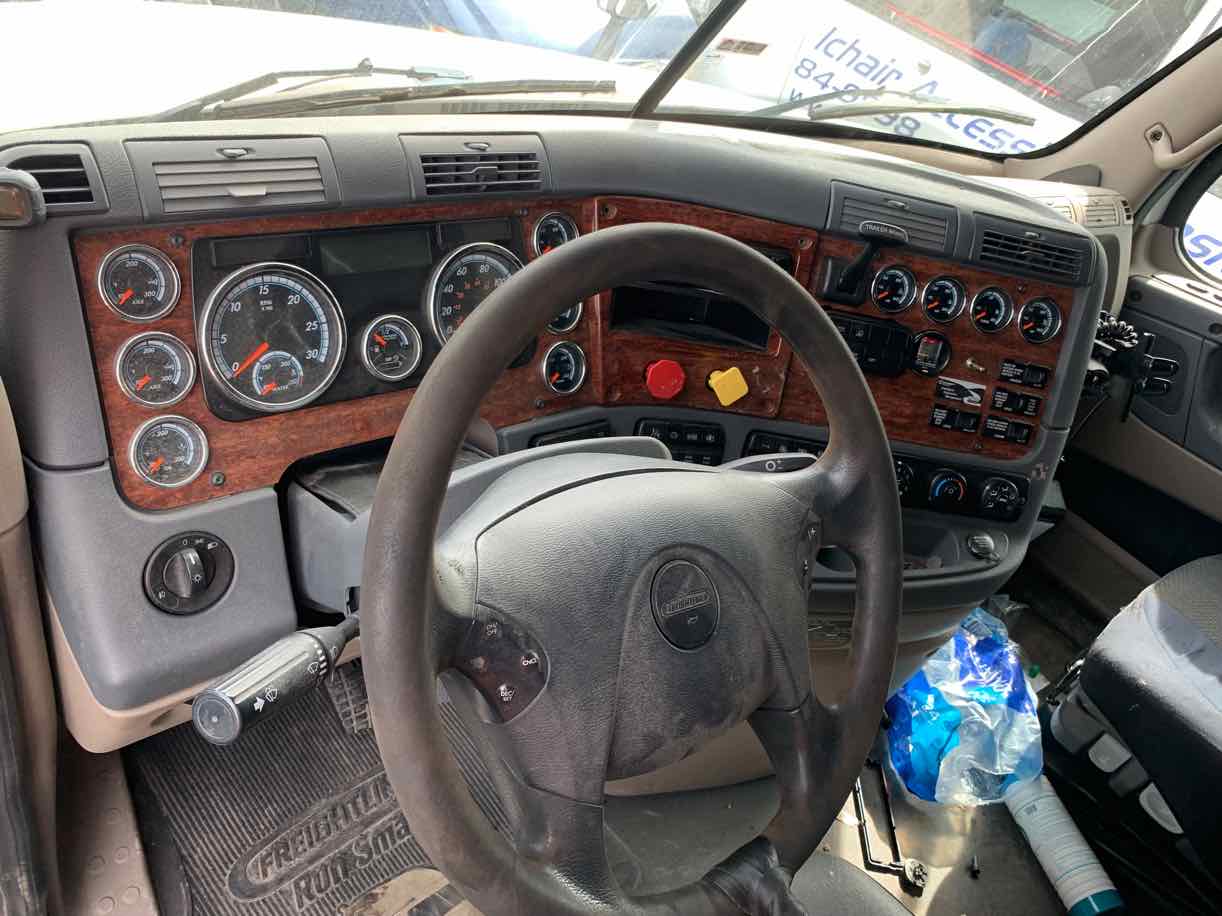 . Freightliner Cascadia, 2017, DD15 14.8L, AT-AB, 6x4 Sleeper Tractor, NE3c#7412 - Image 8