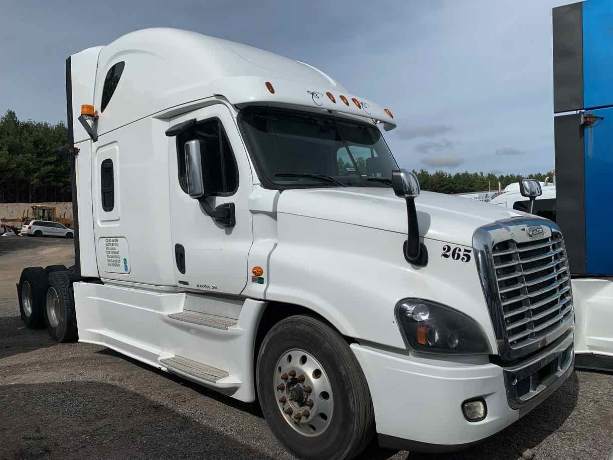 . Freightliner Cascadia, 2017, DD15 14.8L, AT-AB, 6x4 Sleeper Tractor, NE3c#7412 - Image 2