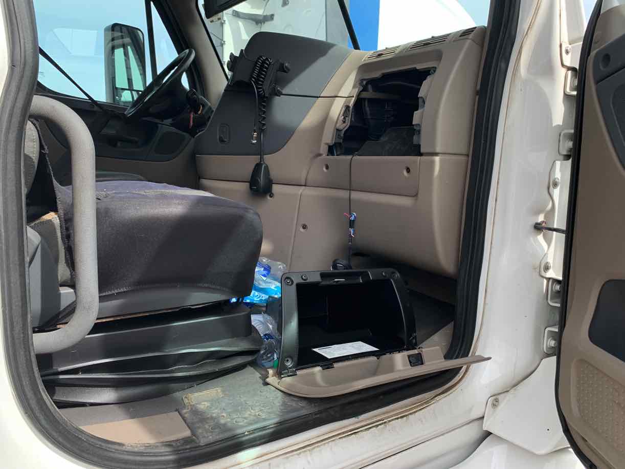 . Freightliner Cascadia, 2017, DD15 14.8L, AT-AB, 6x4 Sleeper Tractor, NE3c#7412 - Image 14