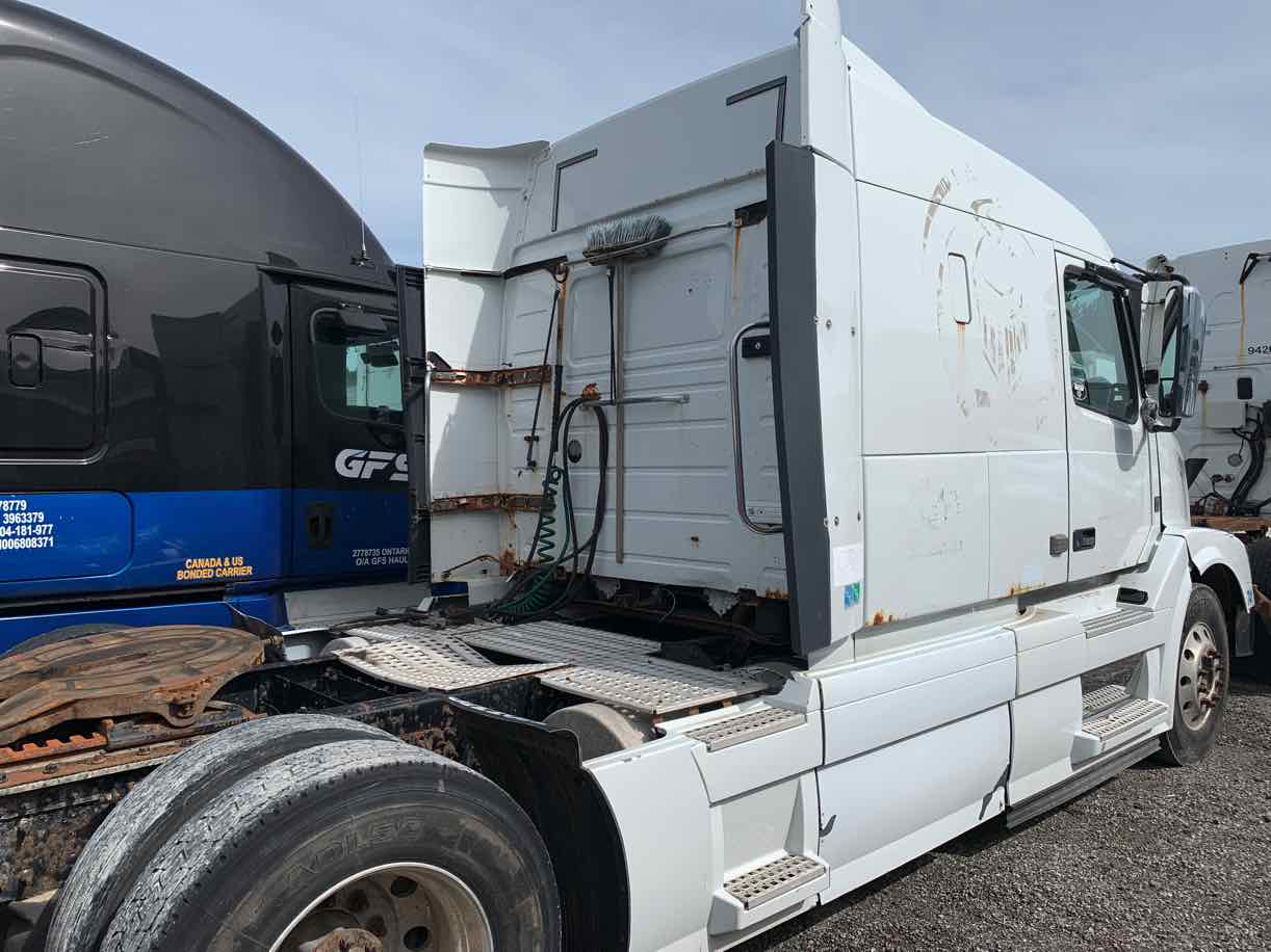 . Volvo VNL, 2014, 12.8L D13, AT-AB, 6x4 Sleeper Tractor, NE3c#9321 - Image 4