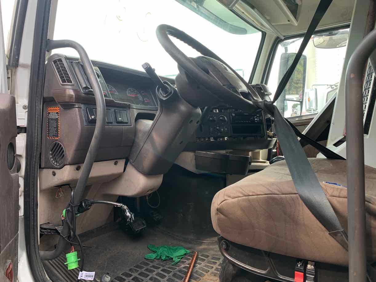 . Volvo VNL, 2014, 12.8L D13, AT-AB, 6x4 Sleeper Tractor, NE3c#1912 - Image 8