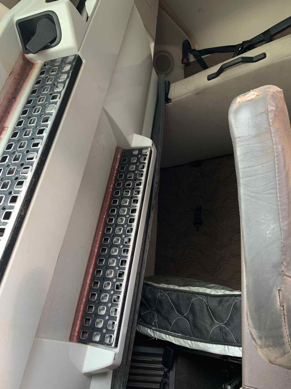 . Volvo VNL, 2014, 12.8L D13, AT-AB, 6x4 Sleeper Tractor, NE3c#1912 - Image 13