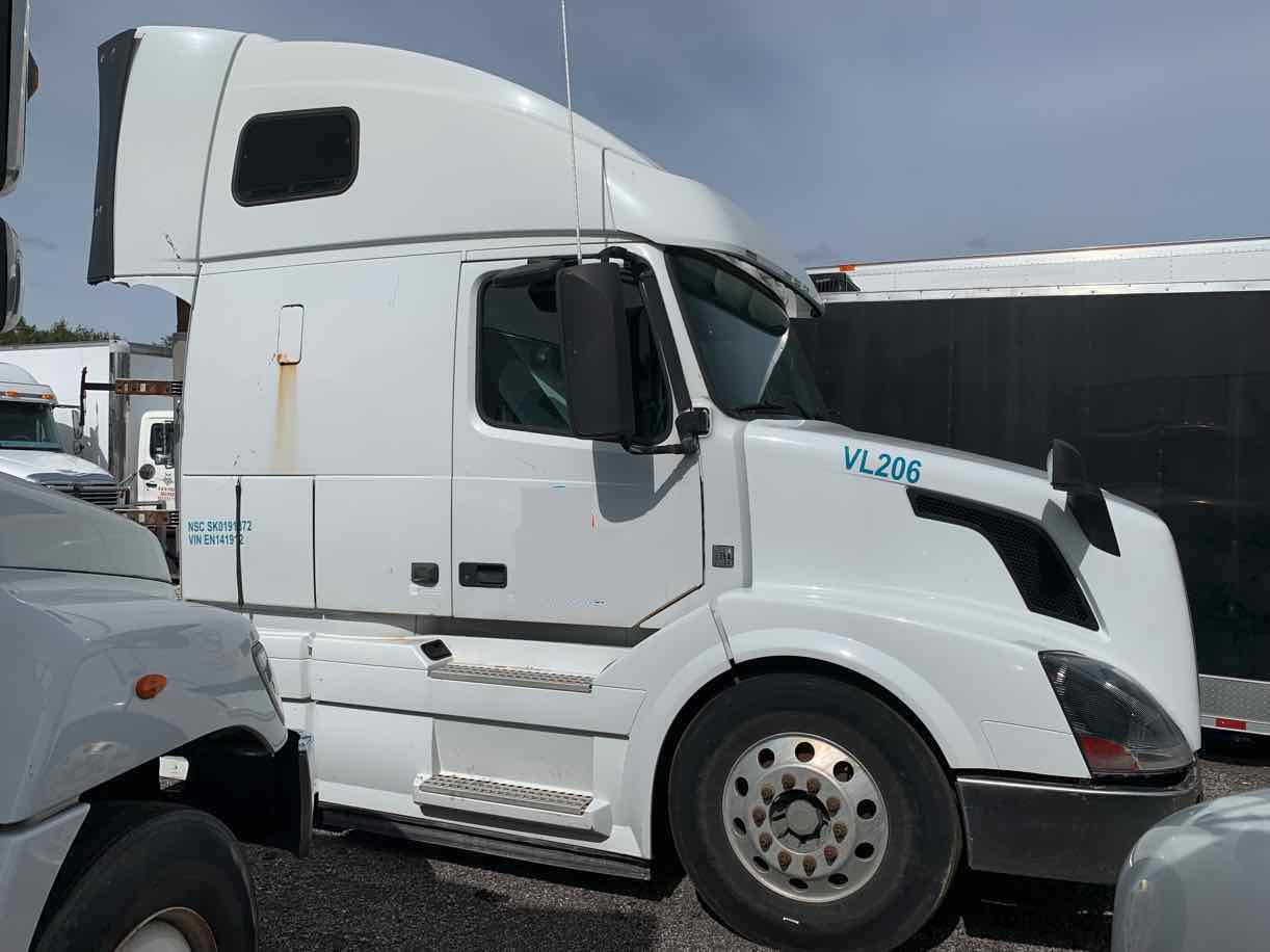 . Volvo VNL, 2014, 12.8L D13, AT-AB, 6x4 Sleeper Tractor, NE3c#1912 - Image 3