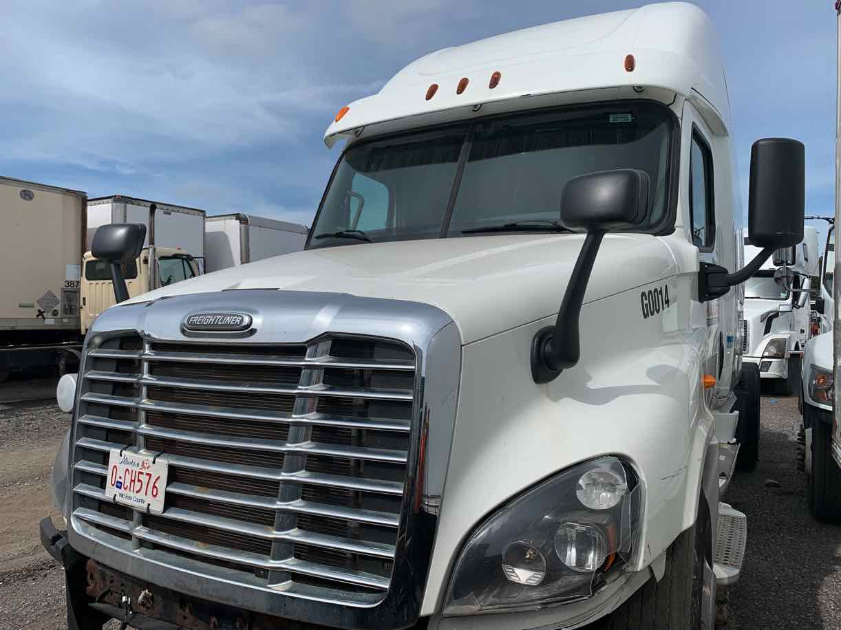 . Freightliner Cascadia, 2014, 14.8L DD15EV, AT-AB, 6x4 Sleeper Tractor, NE4c#0831 - Image 2