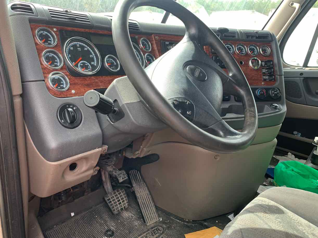 . Freightliner Cascadia, 2014, 14.8L DD15EV, AT-AB, 6x4 Sleeper Tractor, NE4c#0831 - Image 7