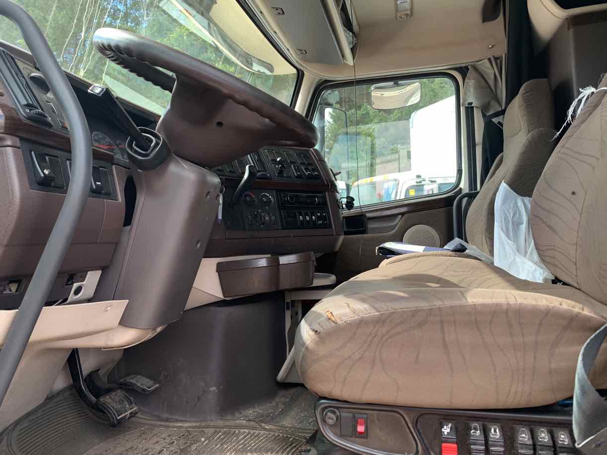 . Volvo VNL, 2016, 12.8L D13, AT-AB, 6x4 Sleeper Tractor, NE2w#7473 - Image 5