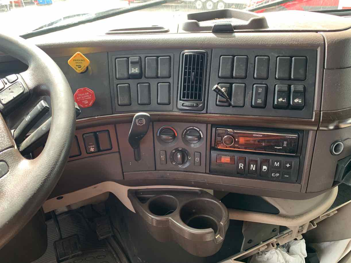 . Volvo VNL, 2016, 12.8L D13, AT-AB, 6x4 Sleeper Tractor, NE2w#7473 - Image 8